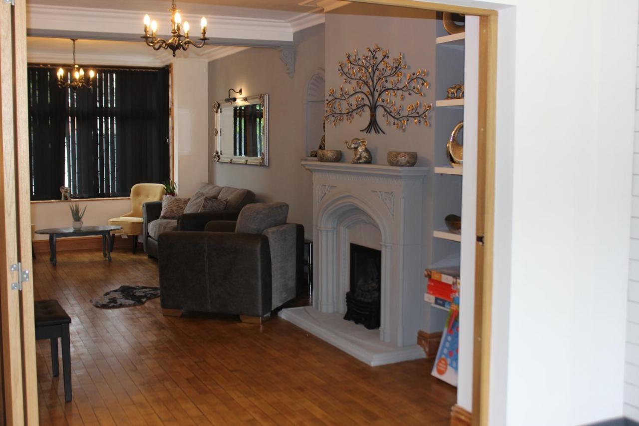 Modern Spacious House - Sleeps 16, Free Parking, Sun Terrace Nuneaton Exterior photo