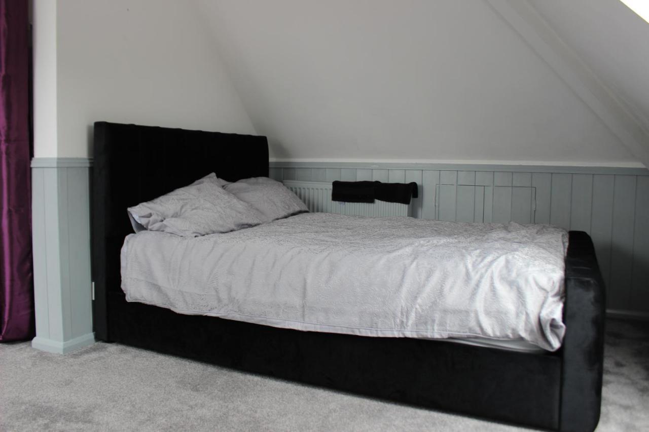 Modern Spacious House - Sleeps 16, Free Parking, Sun Terrace Nuneaton Exterior photo