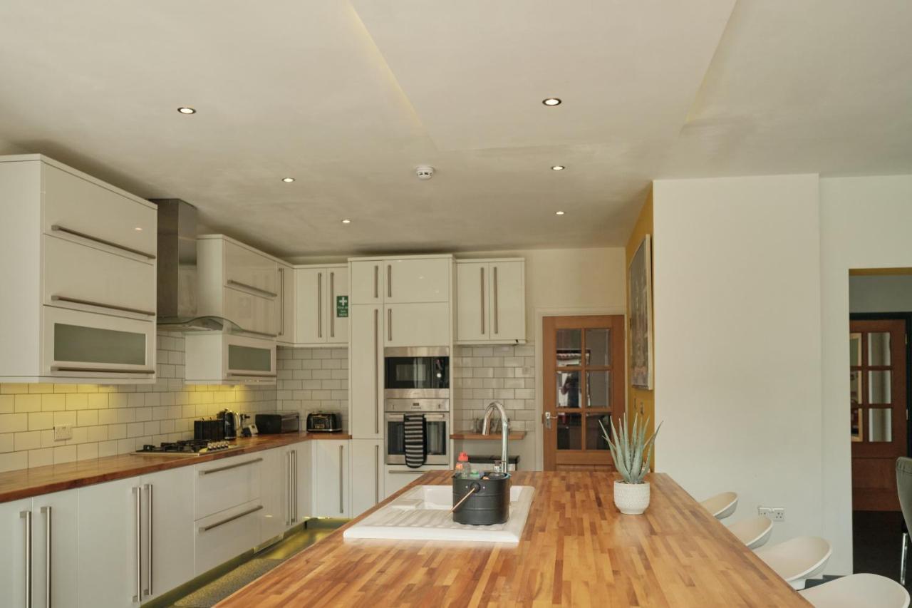 Modern Spacious House - Sleeps 16, Free Parking, Sun Terrace Nuneaton Exterior photo