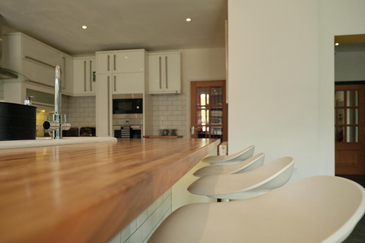 Modern Spacious House - Sleeps 16, Free Parking, Sun Terrace Nuneaton Exterior photo