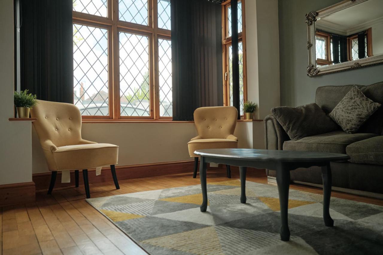 Modern Spacious House - Sleeps 16, Free Parking, Sun Terrace Nuneaton Exterior photo