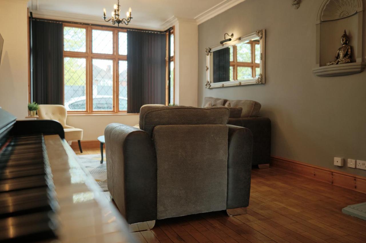 Modern Spacious House - Sleeps 16, Free Parking, Sun Terrace Nuneaton Exterior photo