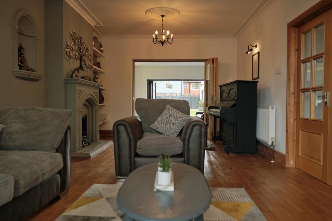 Modern Spacious House - Sleeps 16, Free Parking, Sun Terrace Nuneaton Exterior photo